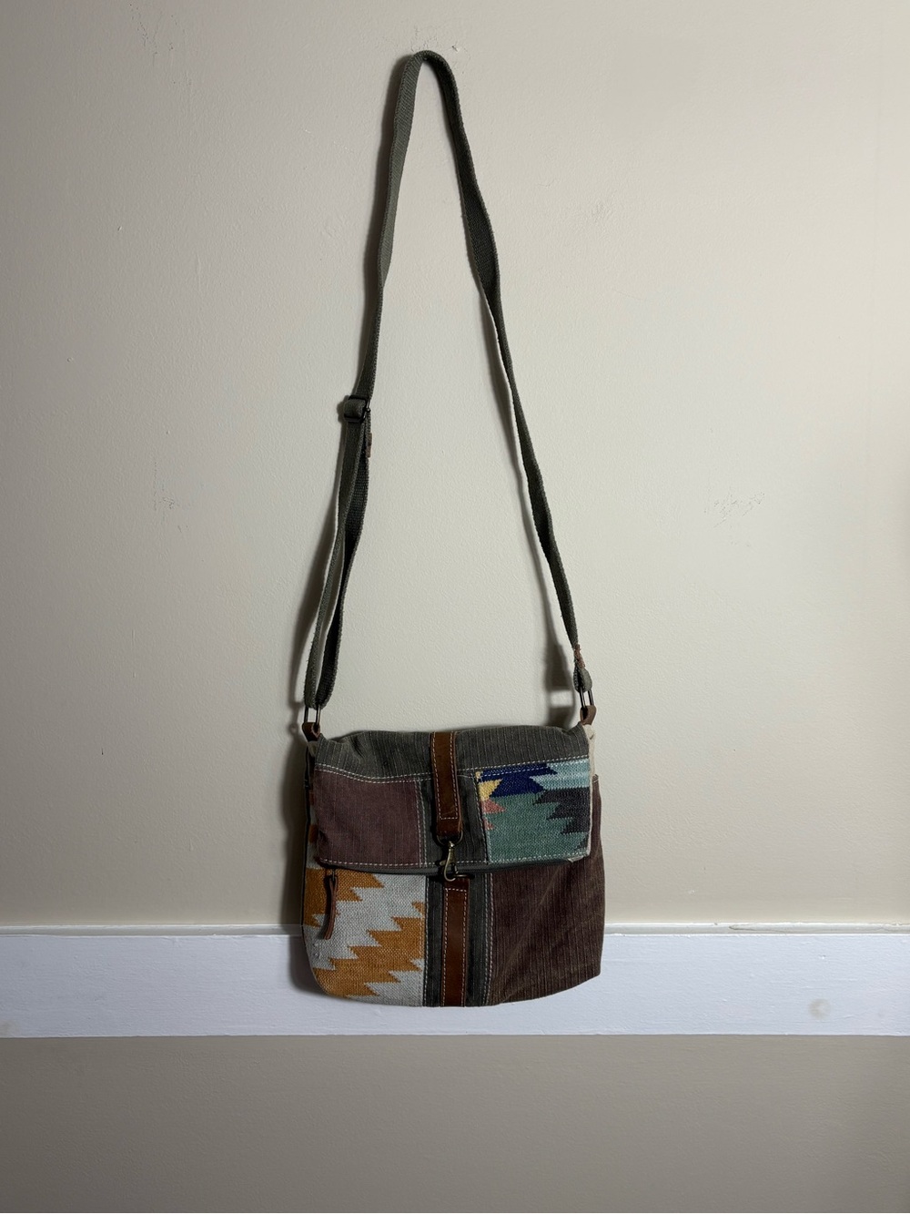Southwestern Aztec Woven Crossbody Bag Boho Canvas Leather Trim Satchel - Picture 3 of 13